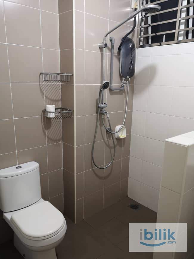 Big Room with Private Bathroom, Pesona Kemuning, Kemuning Utama. - Image 1
