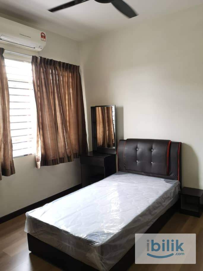 Big Room with Private Bathroom, Pesona Kemuning, Kemuning Utama. - Image 2