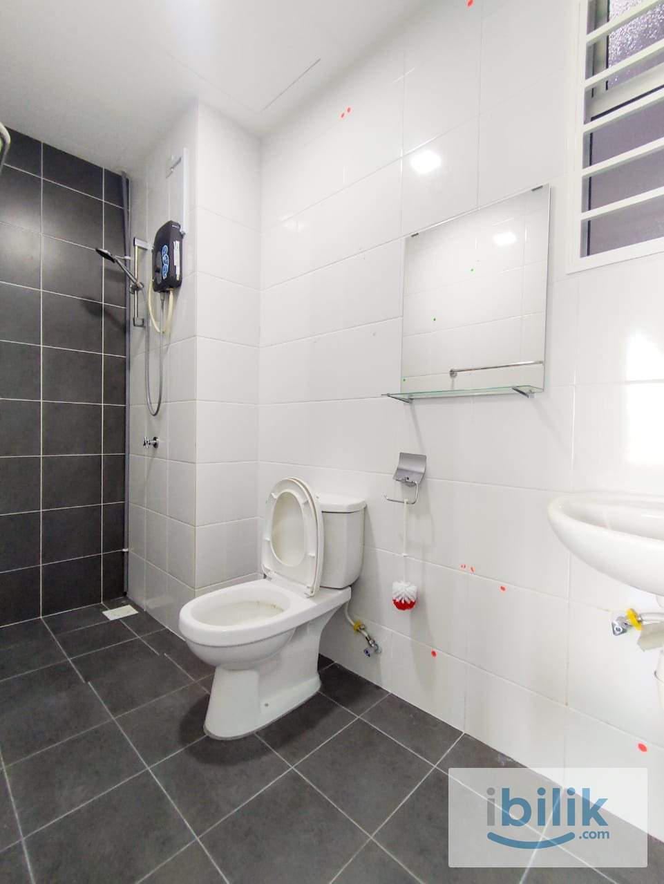 👩‍🦰 All Female Master Room A (Cosmo) Type 1 at The Zizz, Damansara Damai - Image 4