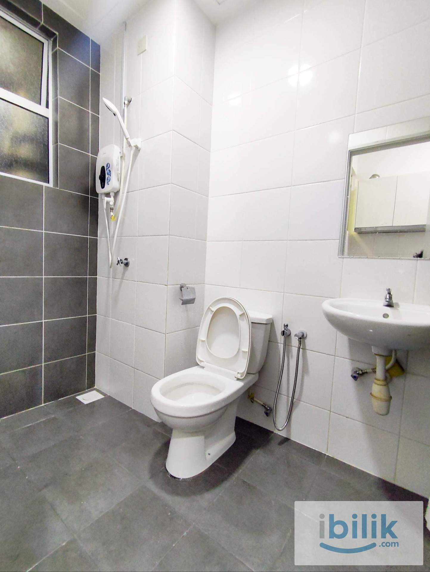 👩‍🦰 All Female Master Room A (Cosmo) Type 1 at The Zizz, Damansara Damai - Image 8