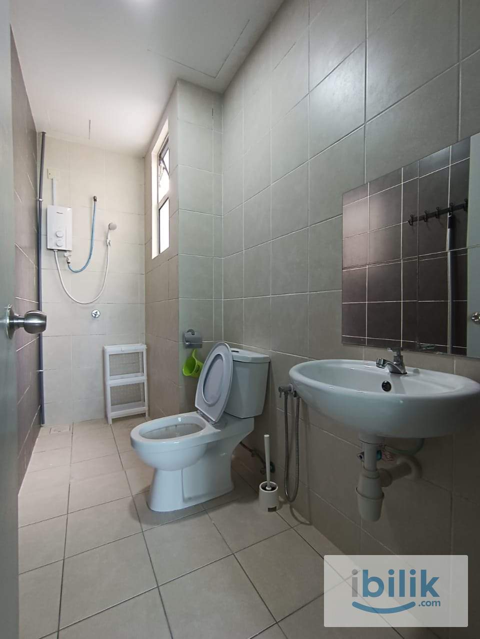 👩‍🦰 All Female Medium Room A (Divo) Type 2 at The Zizz, Damansara Damai - Image 8