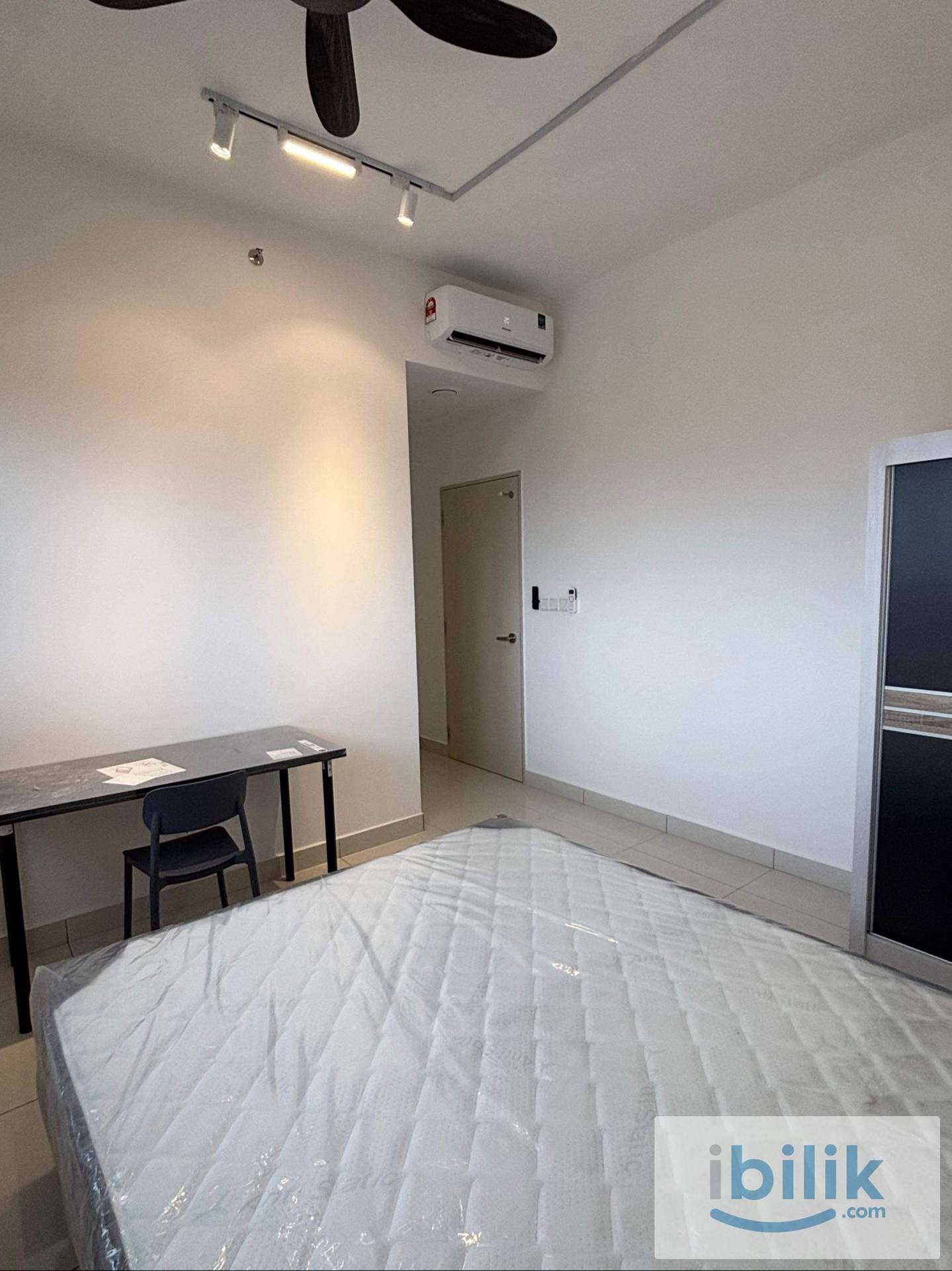 MRT Master Room for rent (MRT Taman Pertama) - Image 3