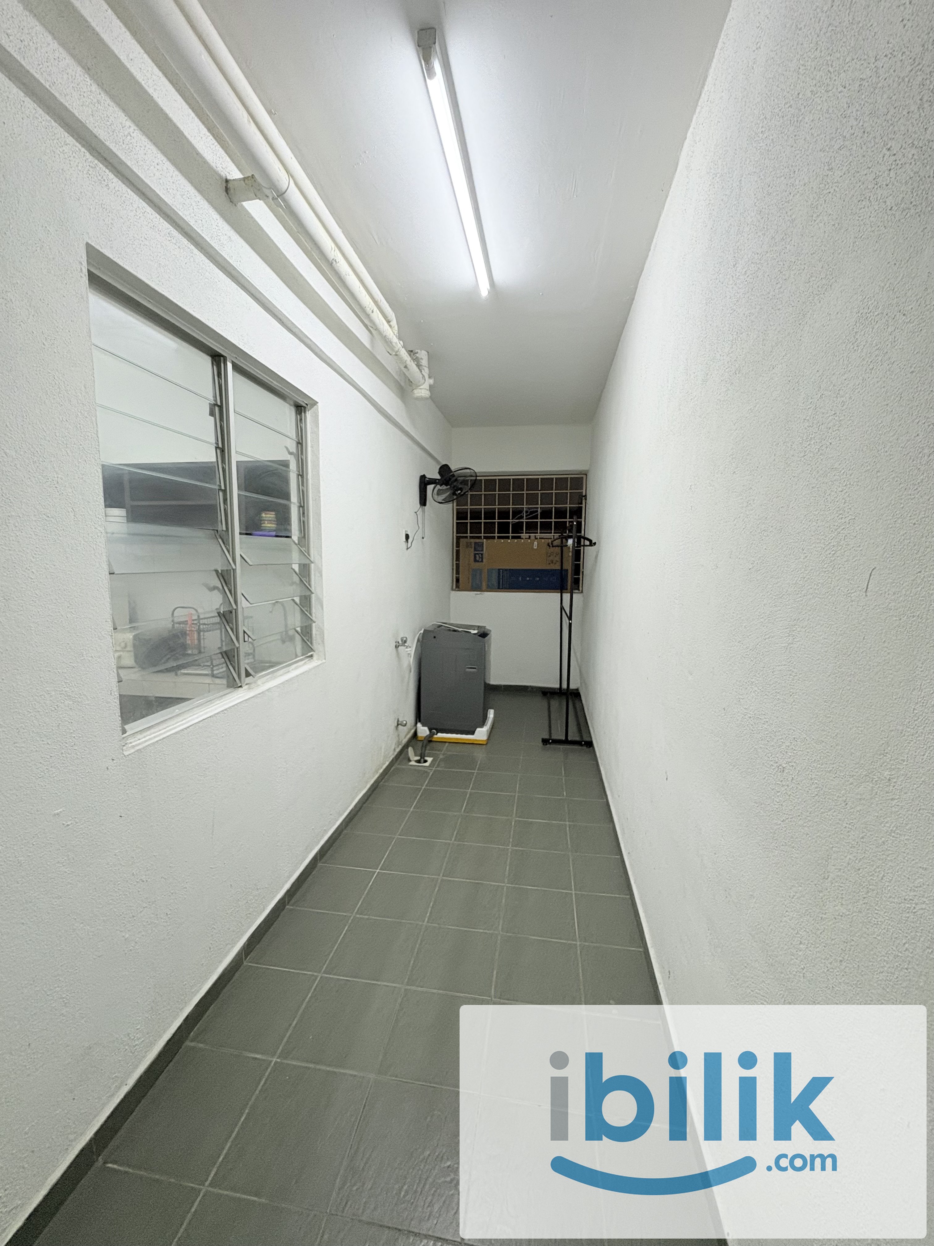 Middle Room at Kuala Lumpur, Malaysia - Image 7