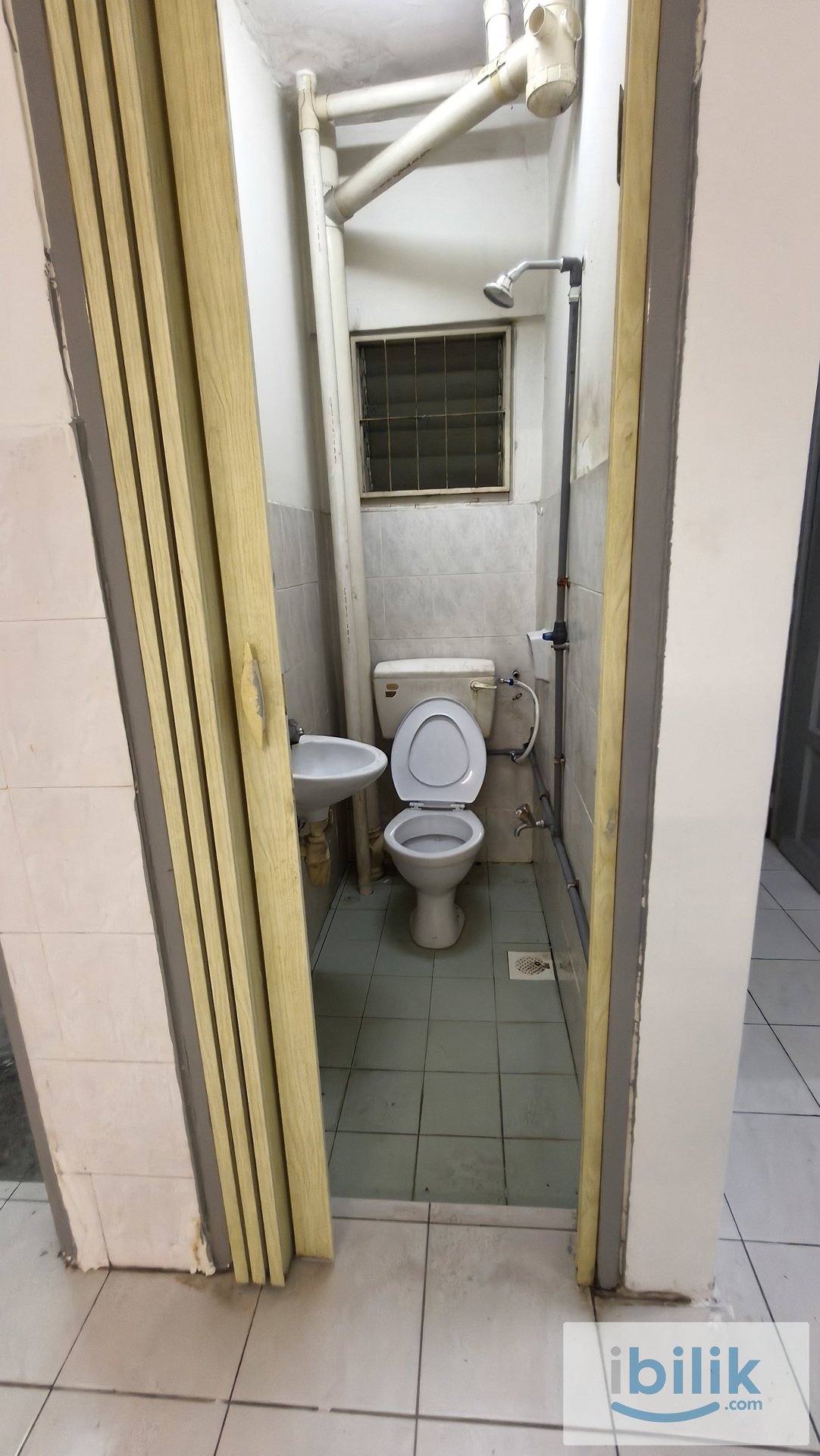 3 mins walking distance lrt Middle Room - Image 6