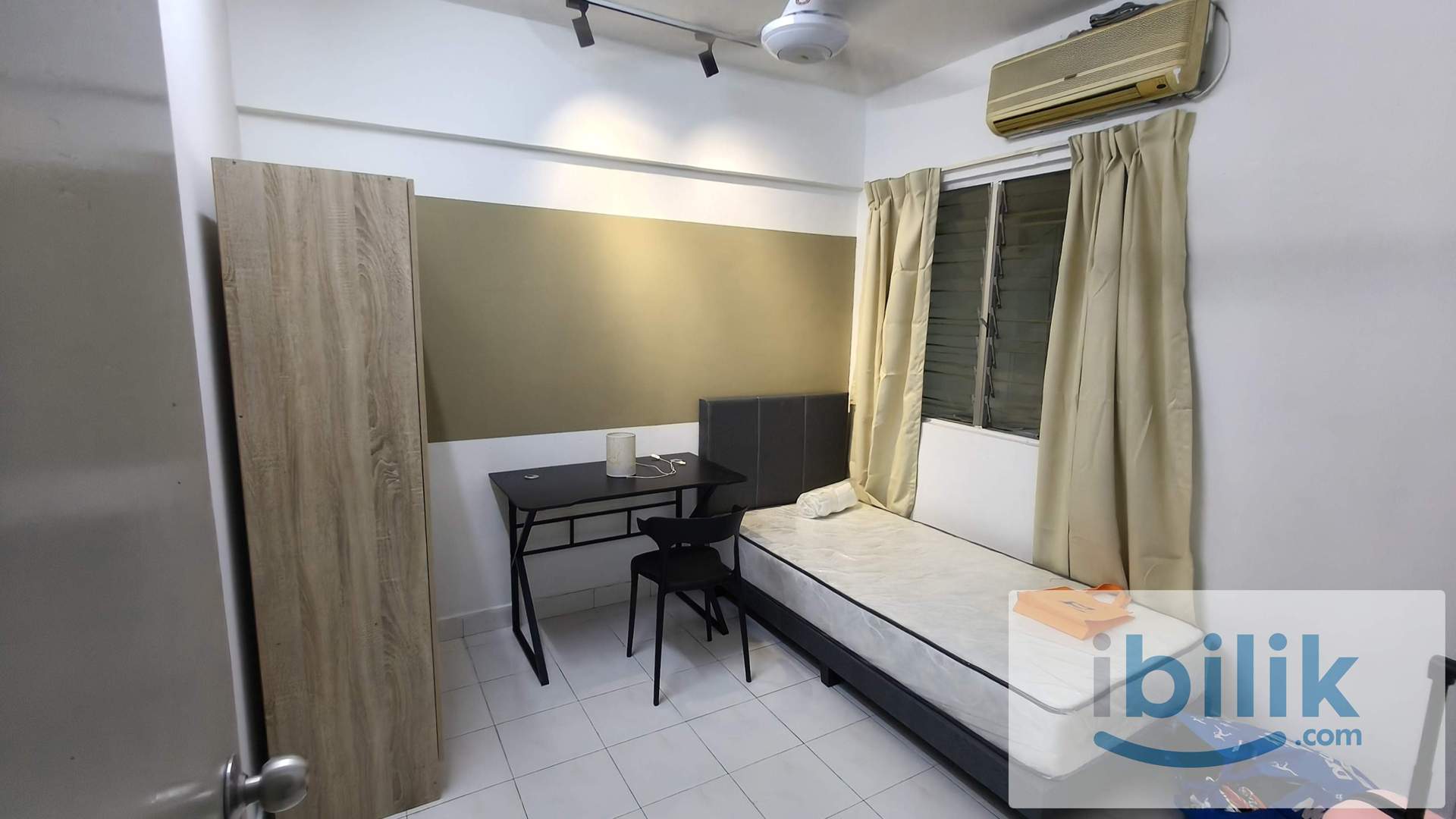 Middle Room - Image 1