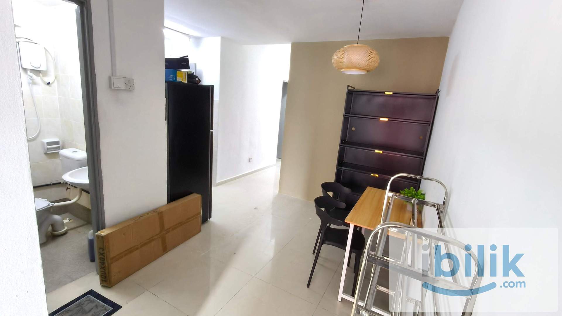 Middle Room - Image 8