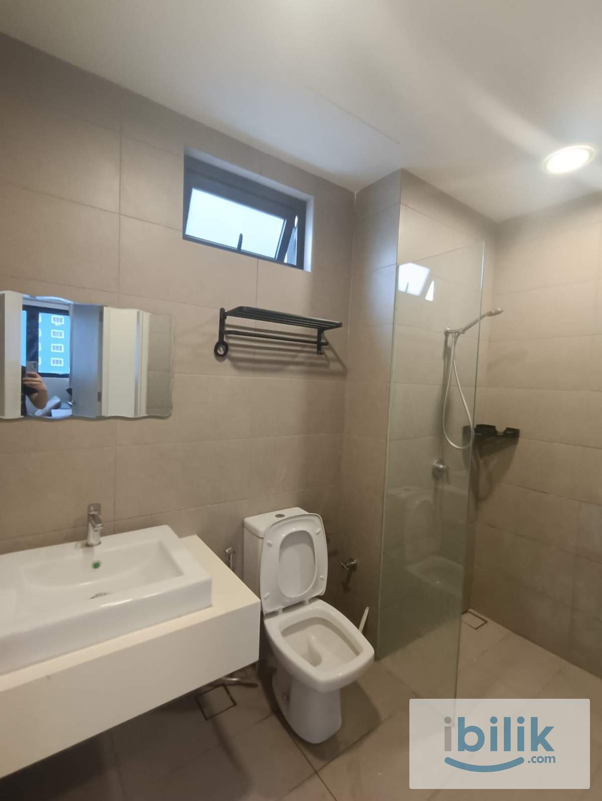 Middle room - Image 8