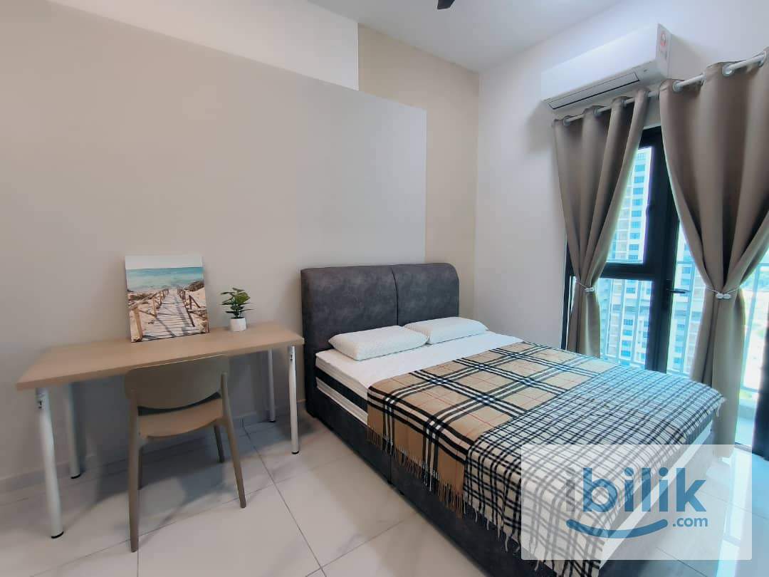 Cozy Master Bedroom in Batu Kawan, Penang - Image 2