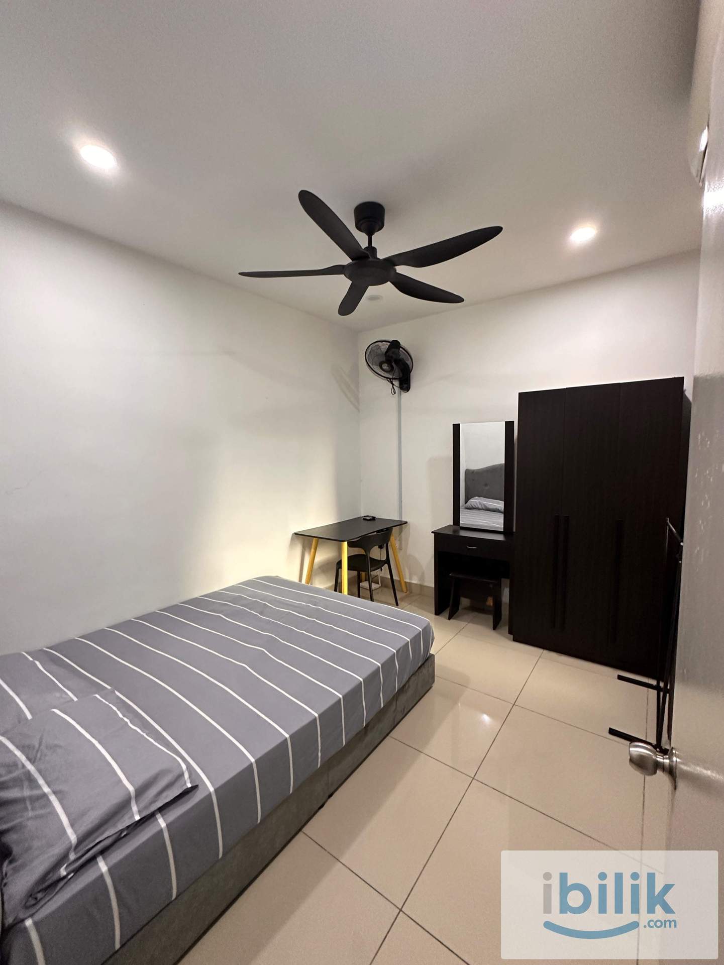 Female Single Room for Rent - Image 1