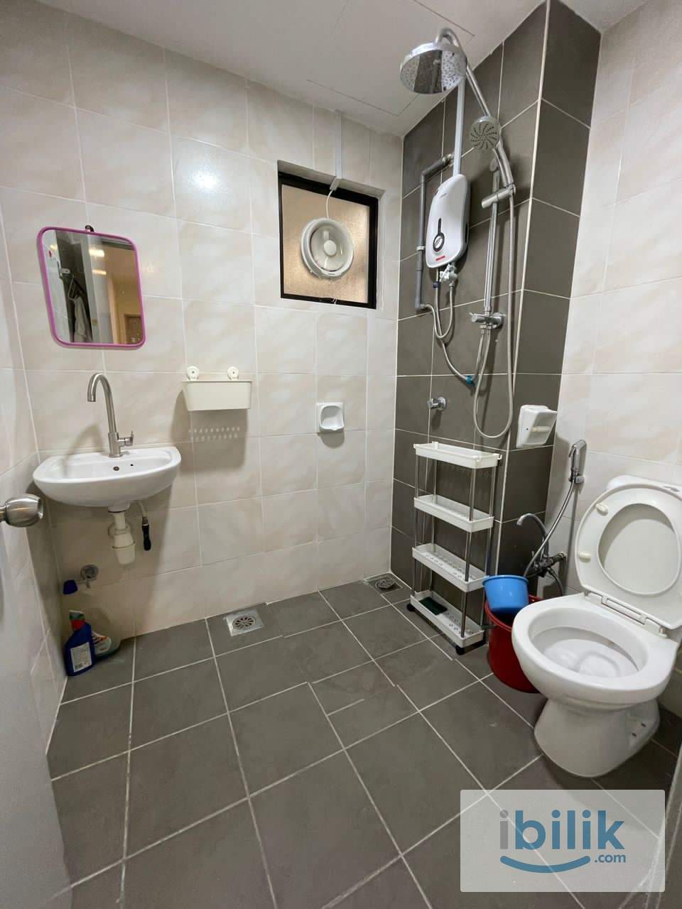 Single Female Room Free Utilities - Image 3