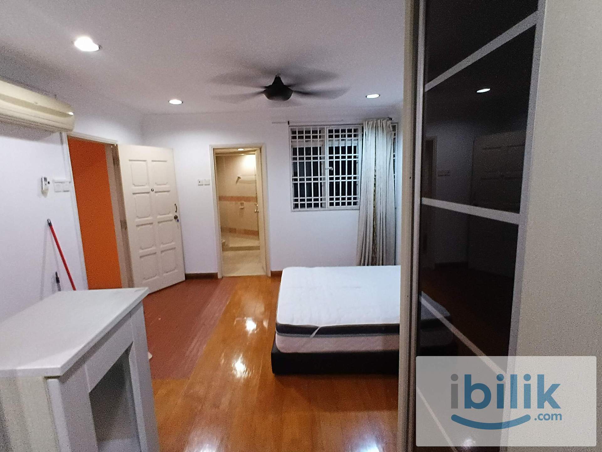 [Villa Scott] Master Room with Bathroom Rent Near Brickfields, KL Sentral, NU Sentral - Image 1
