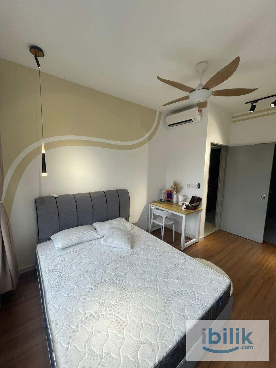 Middle Room - Image 5