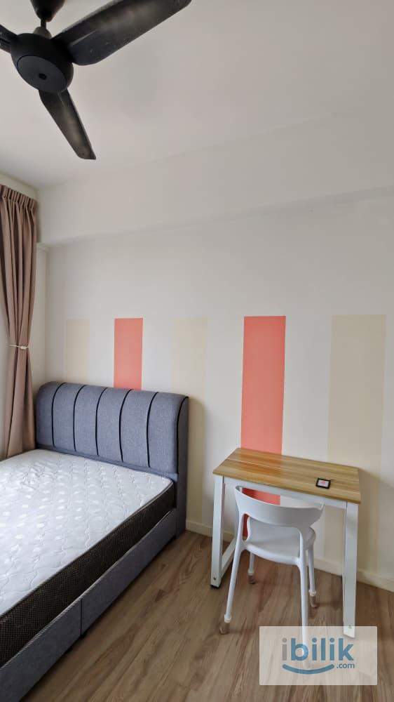middle  - Image 4