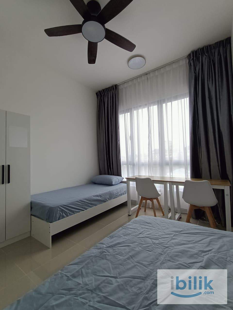  The Era Student look at hereMany Room on hand master and middle  - Image 7