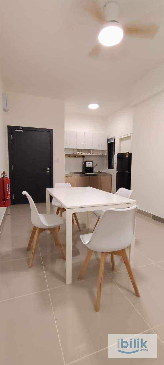  The Era Student look at hereMany Room on hand master and middle  - Image 6