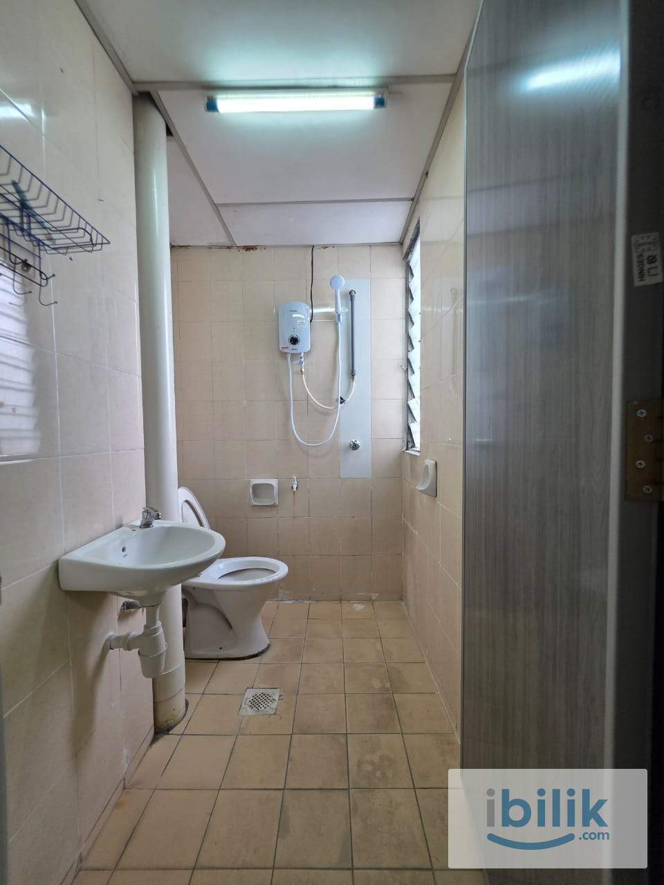 Male Master Room @ Pangsapuri Seri Setia, SS9A Sg Way, walk to KTM & Pasar Seri Setia - Image 5