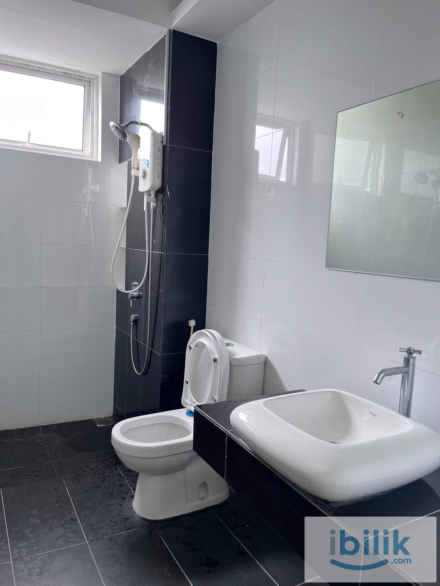 Master Room - Image 4