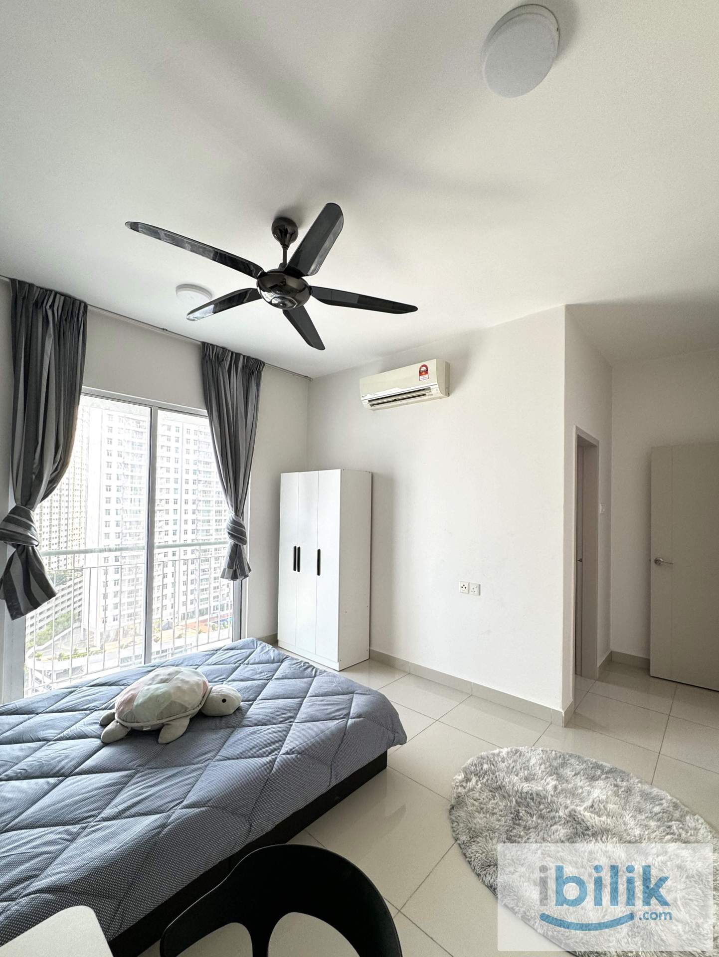 Master Room - Image 2
