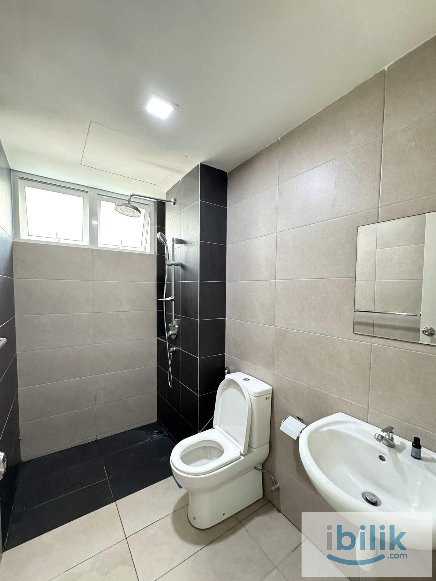 Master Room - Image 3