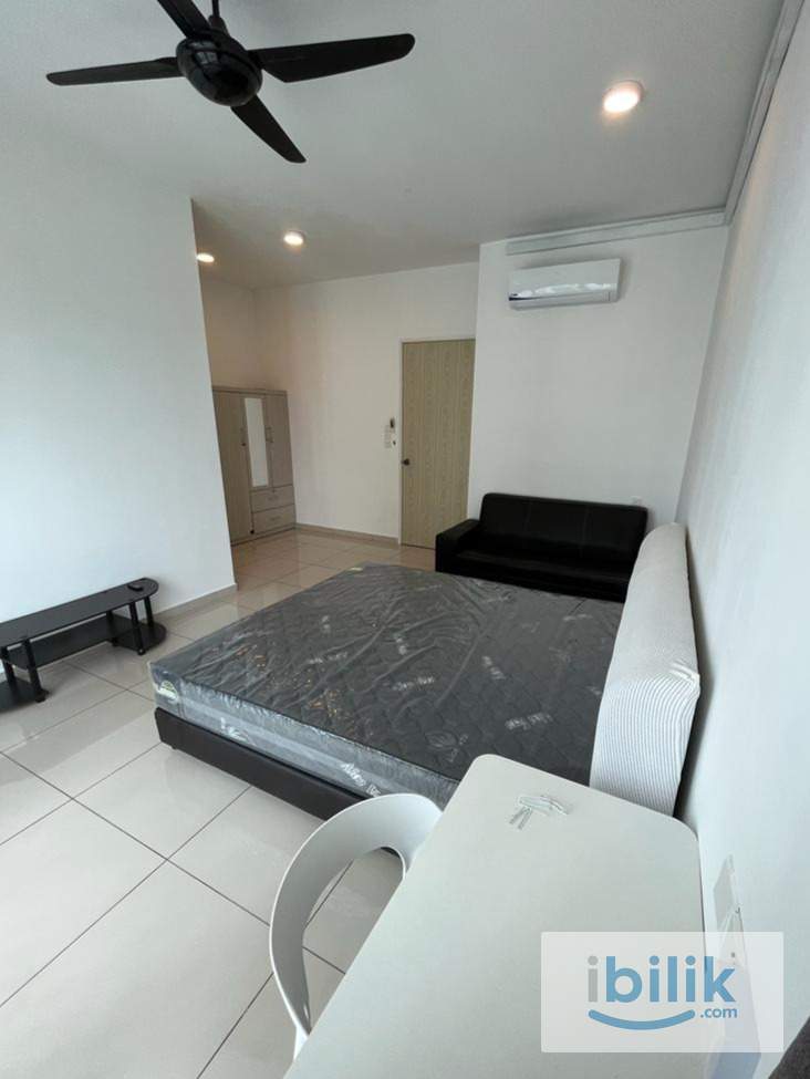 Master Room - Image 2