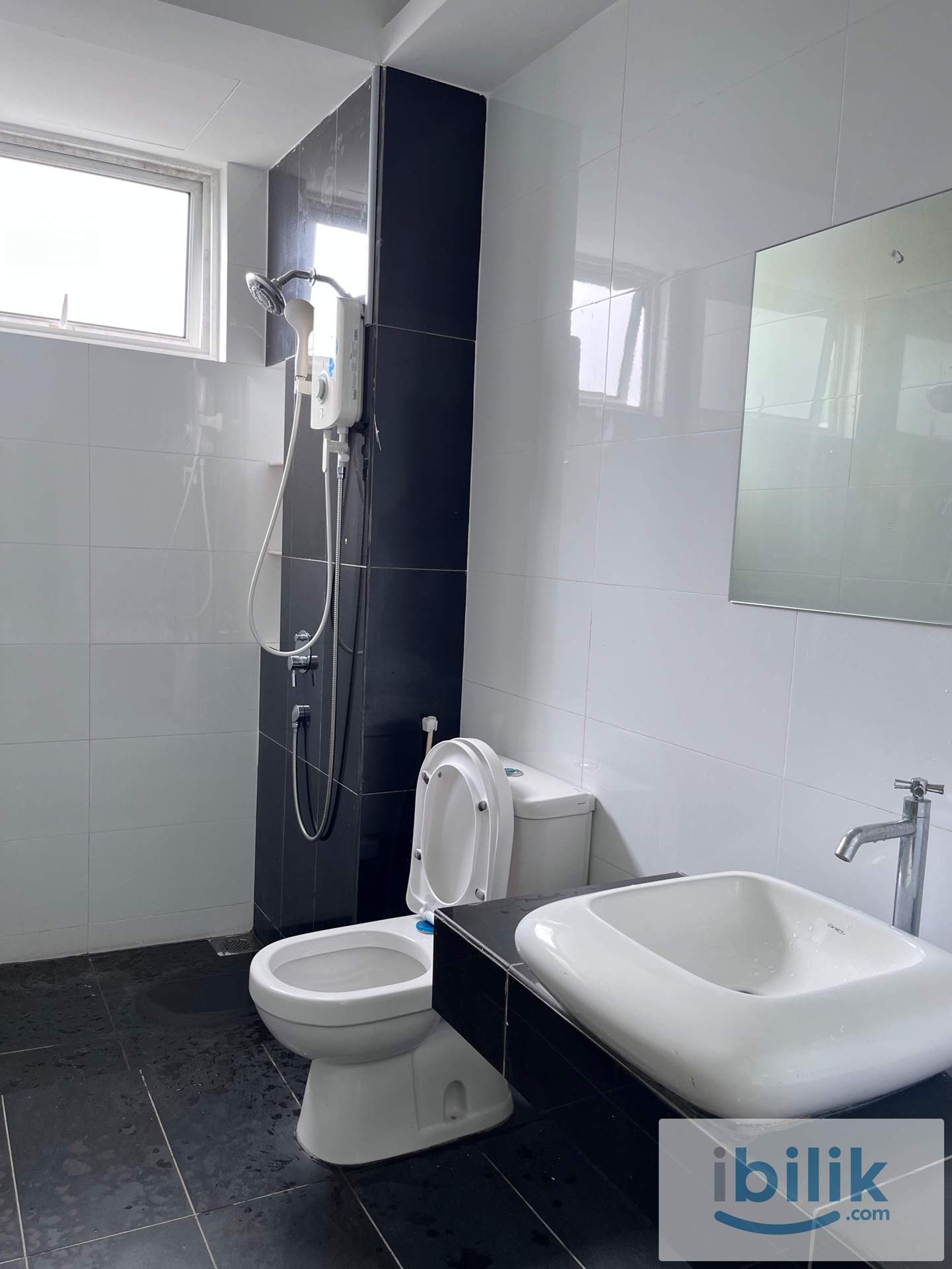Master Room - Image 4