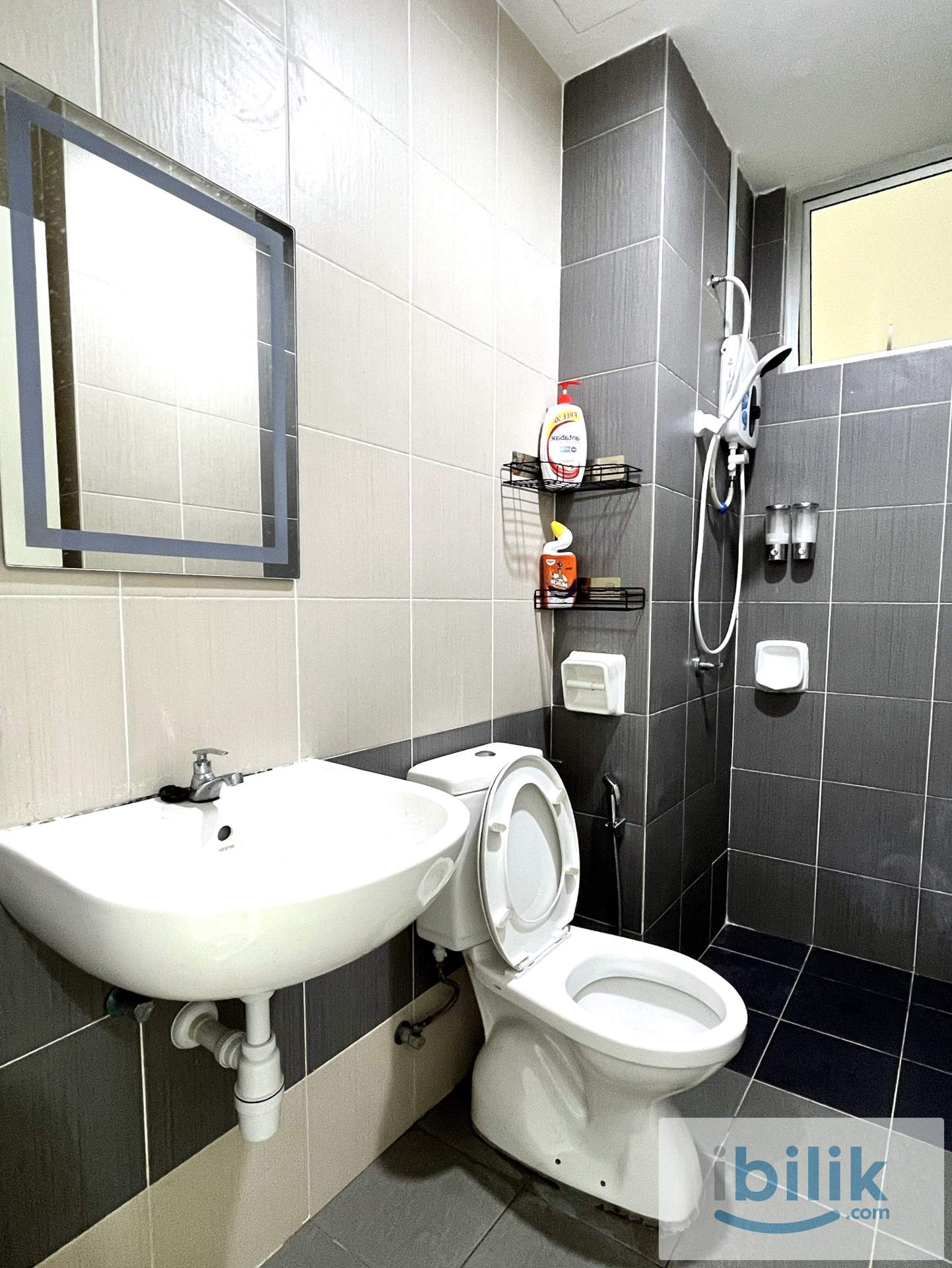 Master Room - Image 3