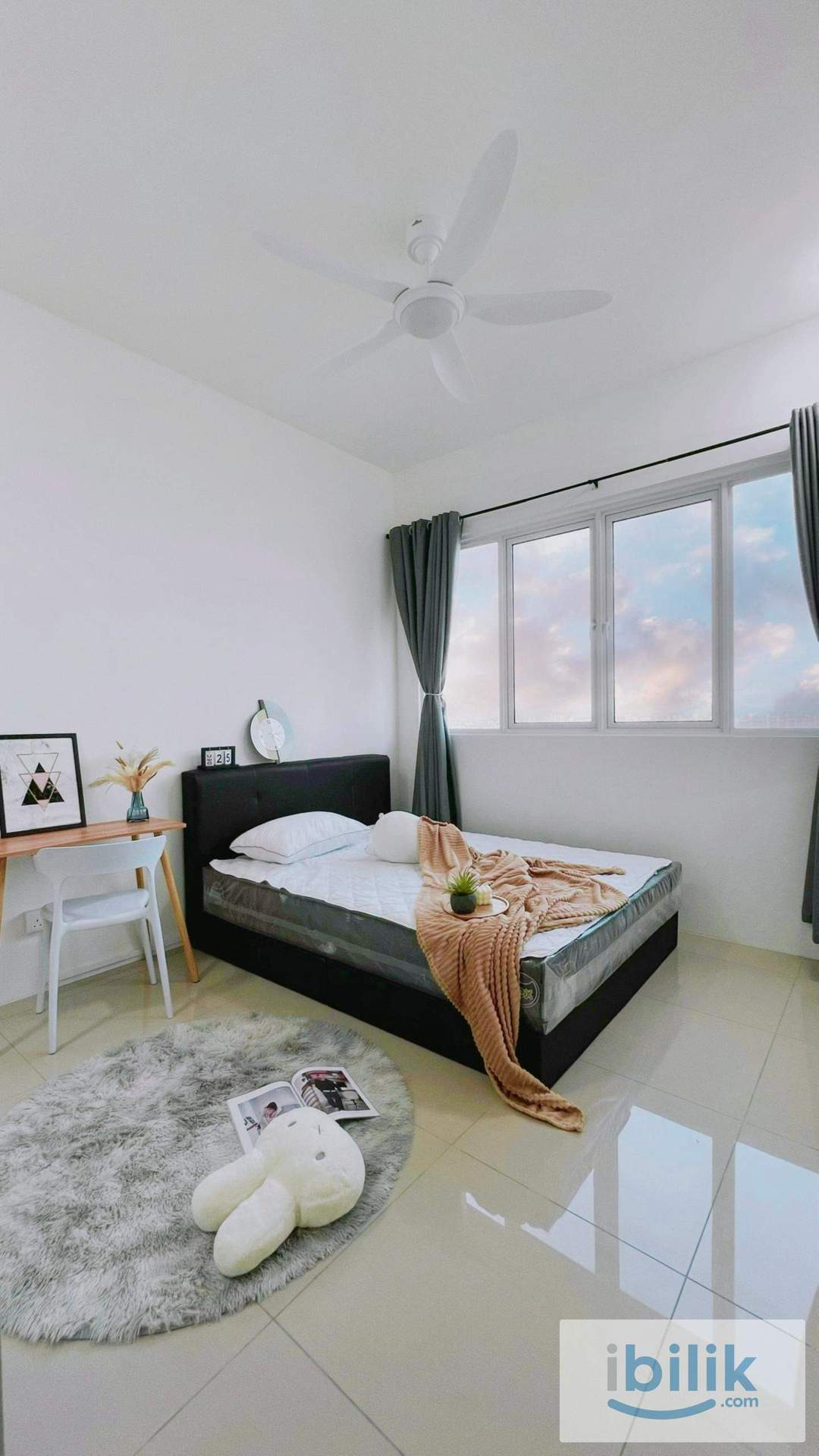 Master Room - Image 2
