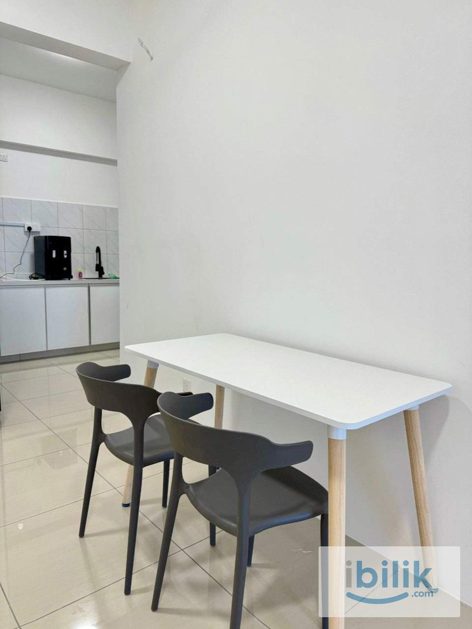 Master Room - Image 6
