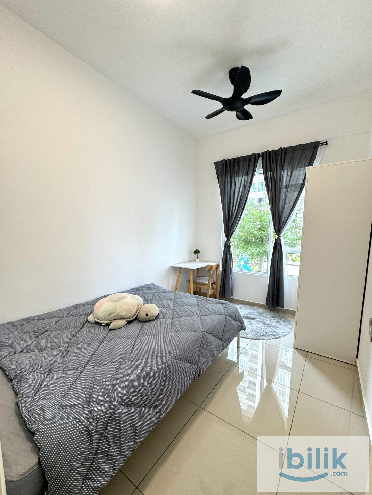 Medium Room Near Airport - Image 1