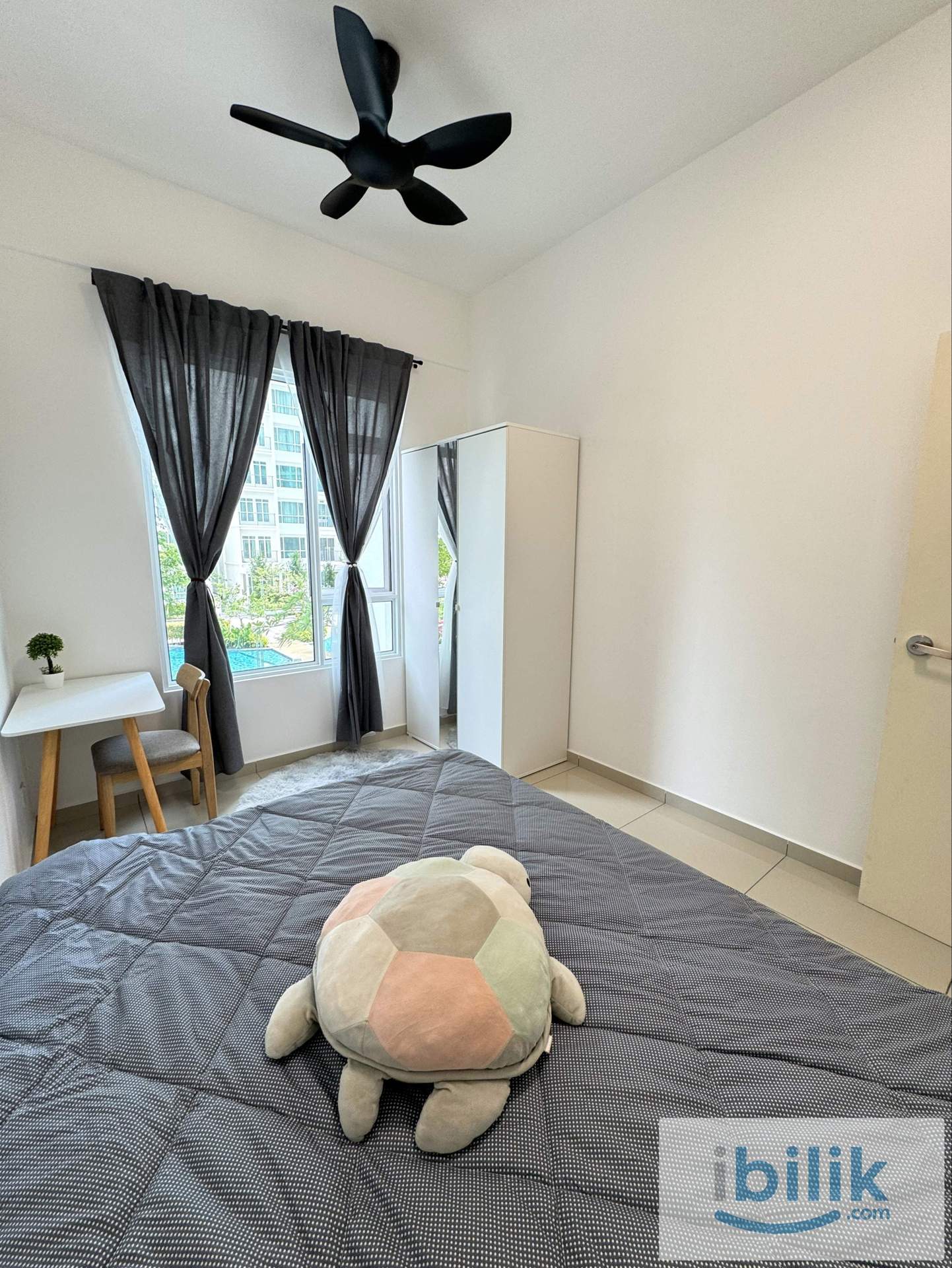 Medium Room Near Airport - Image 2