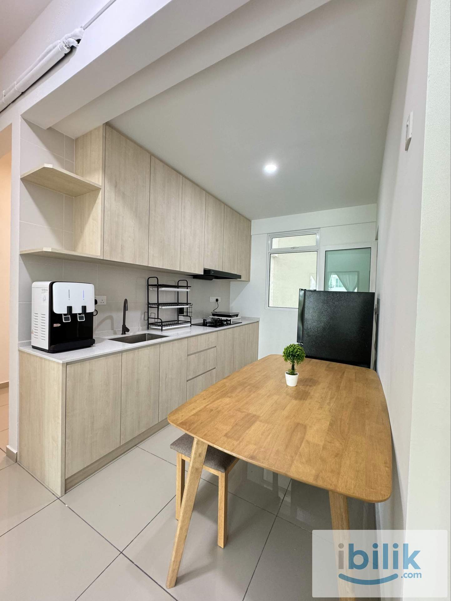 Medium Room Near Airport - Image 4