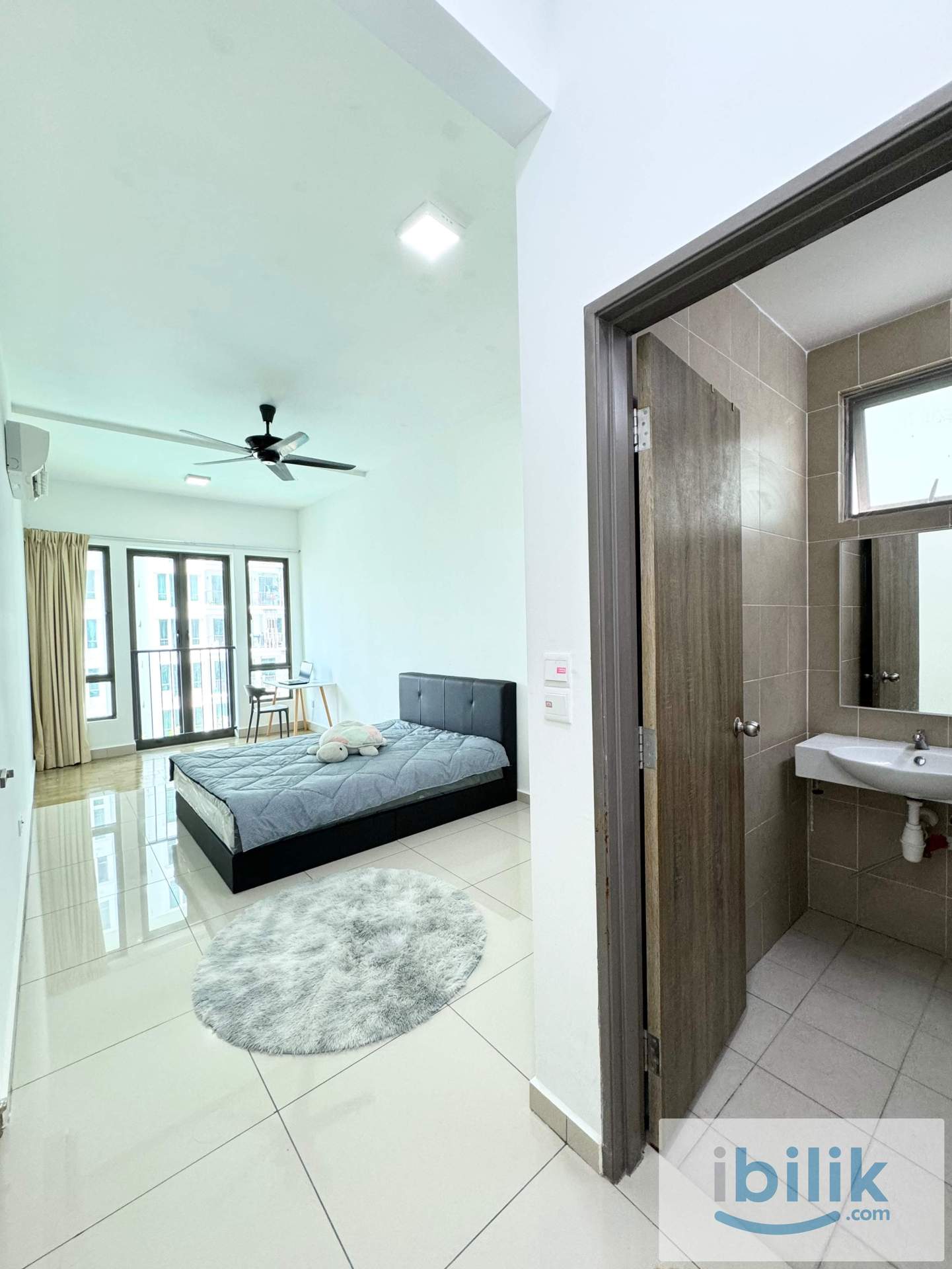 Master Room Near Airport - Image 1