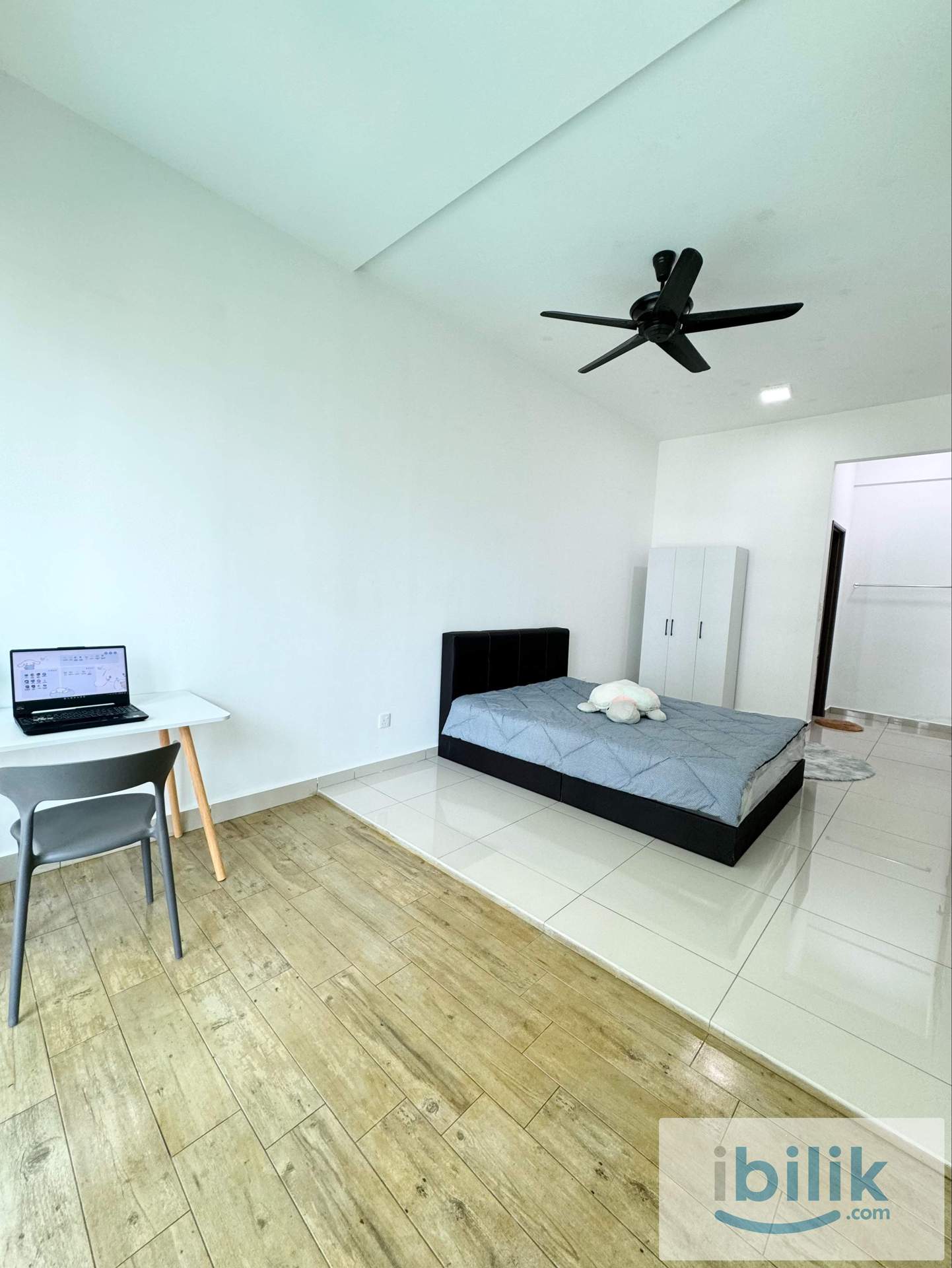 Master Room Near Airport - Image 2