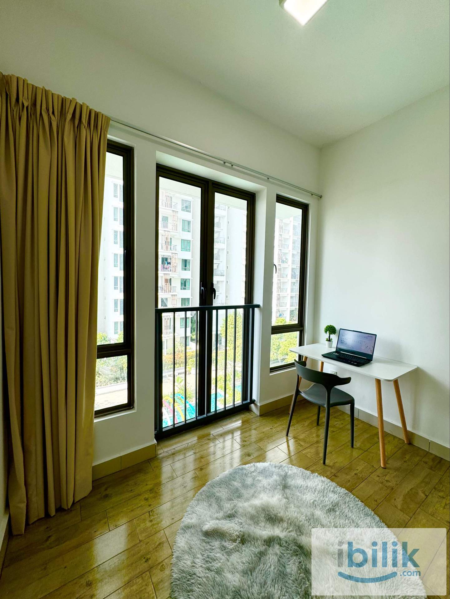 Master Room Near Airport - Image 3