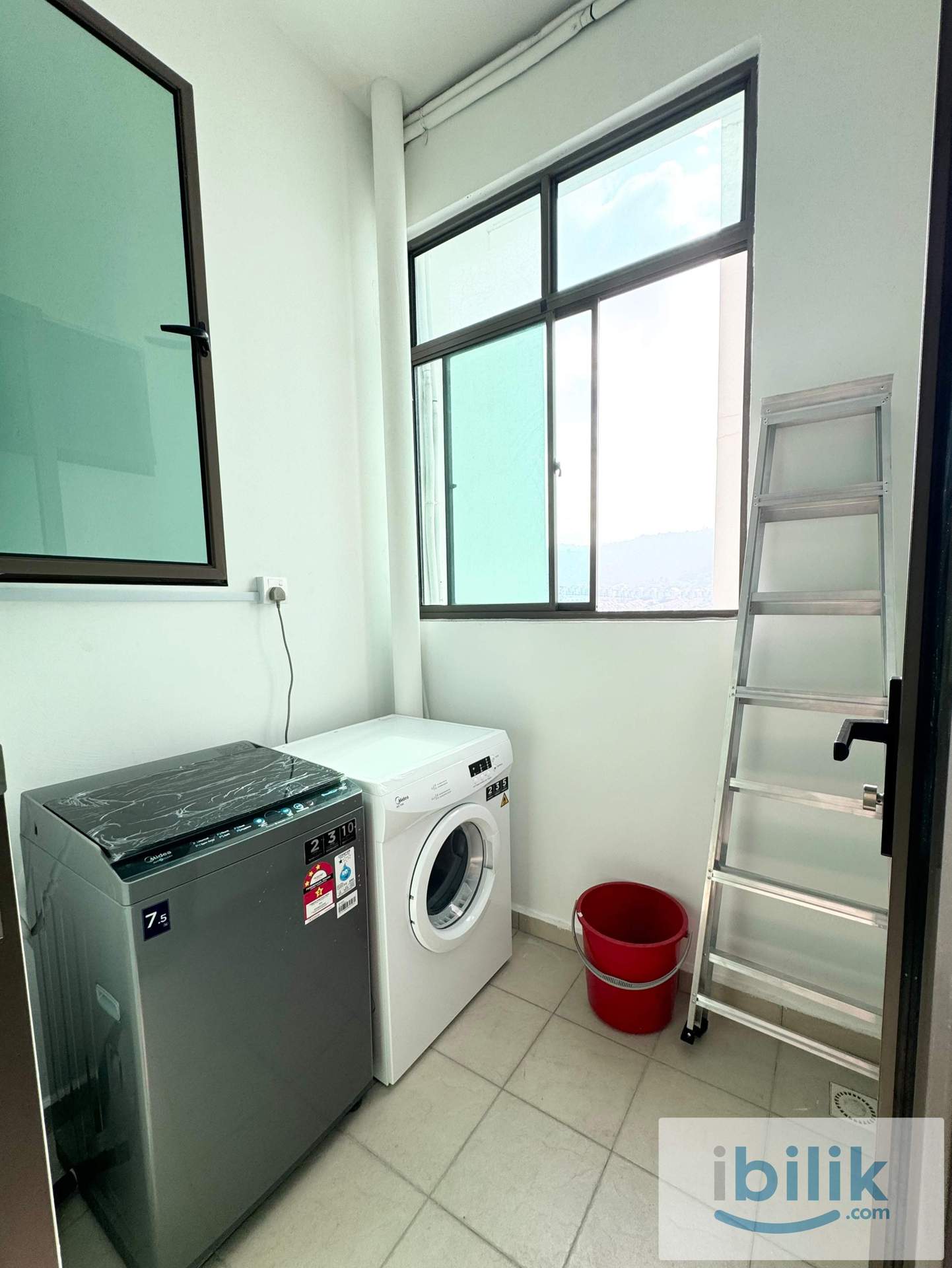 Master Room Near Airport - Image 5