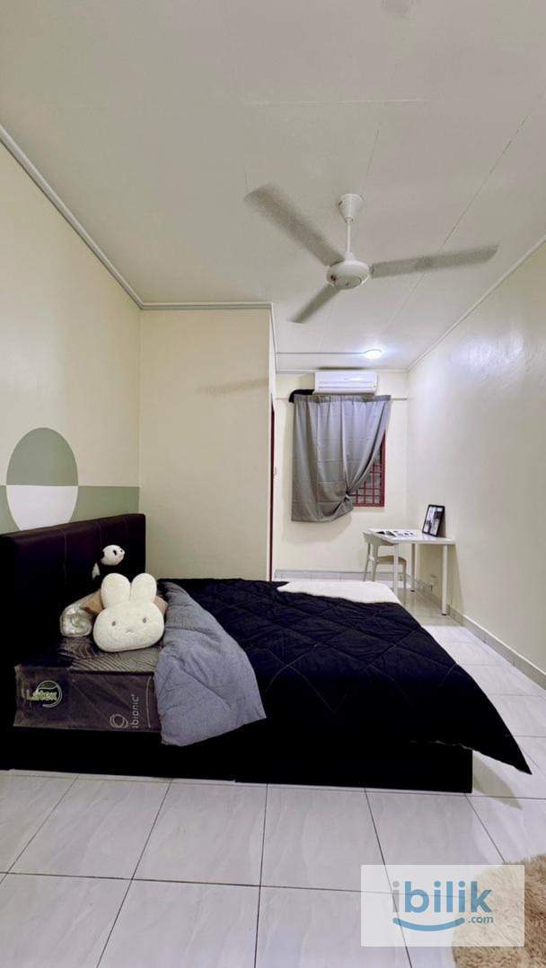 Female Master Room - Image 2