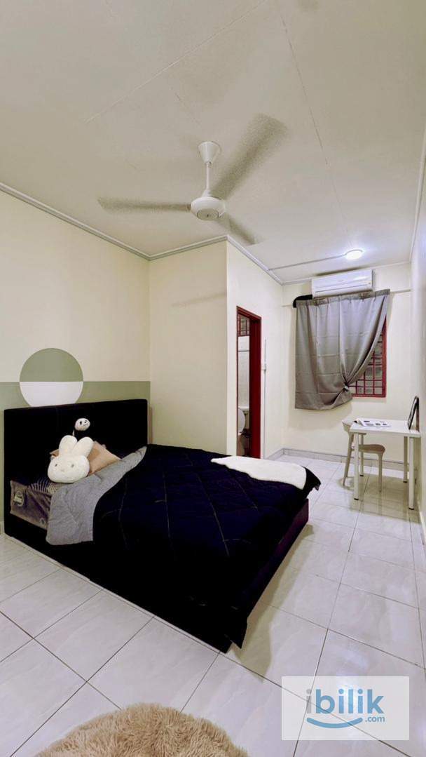 Female Master Room - Image 3