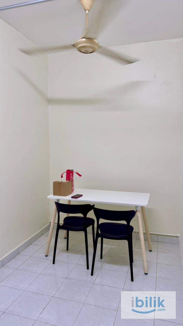 Female Master Room - Image 6