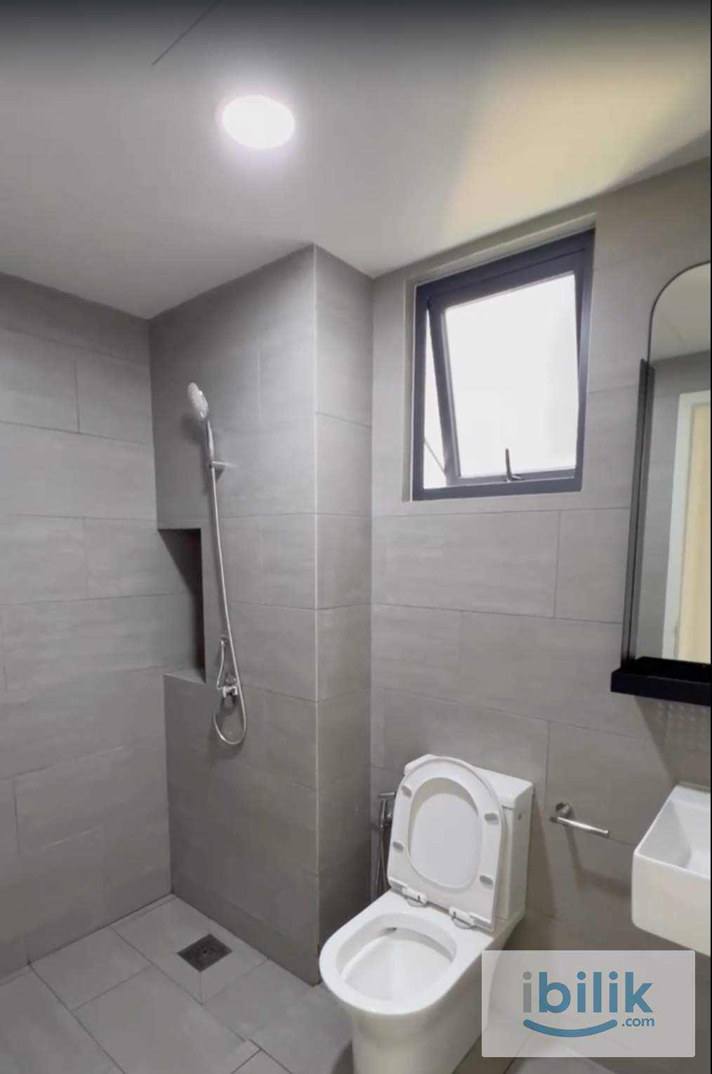 Master Room at D’Ivo Residence, next to Millerz Old Klang Road - Image 3
