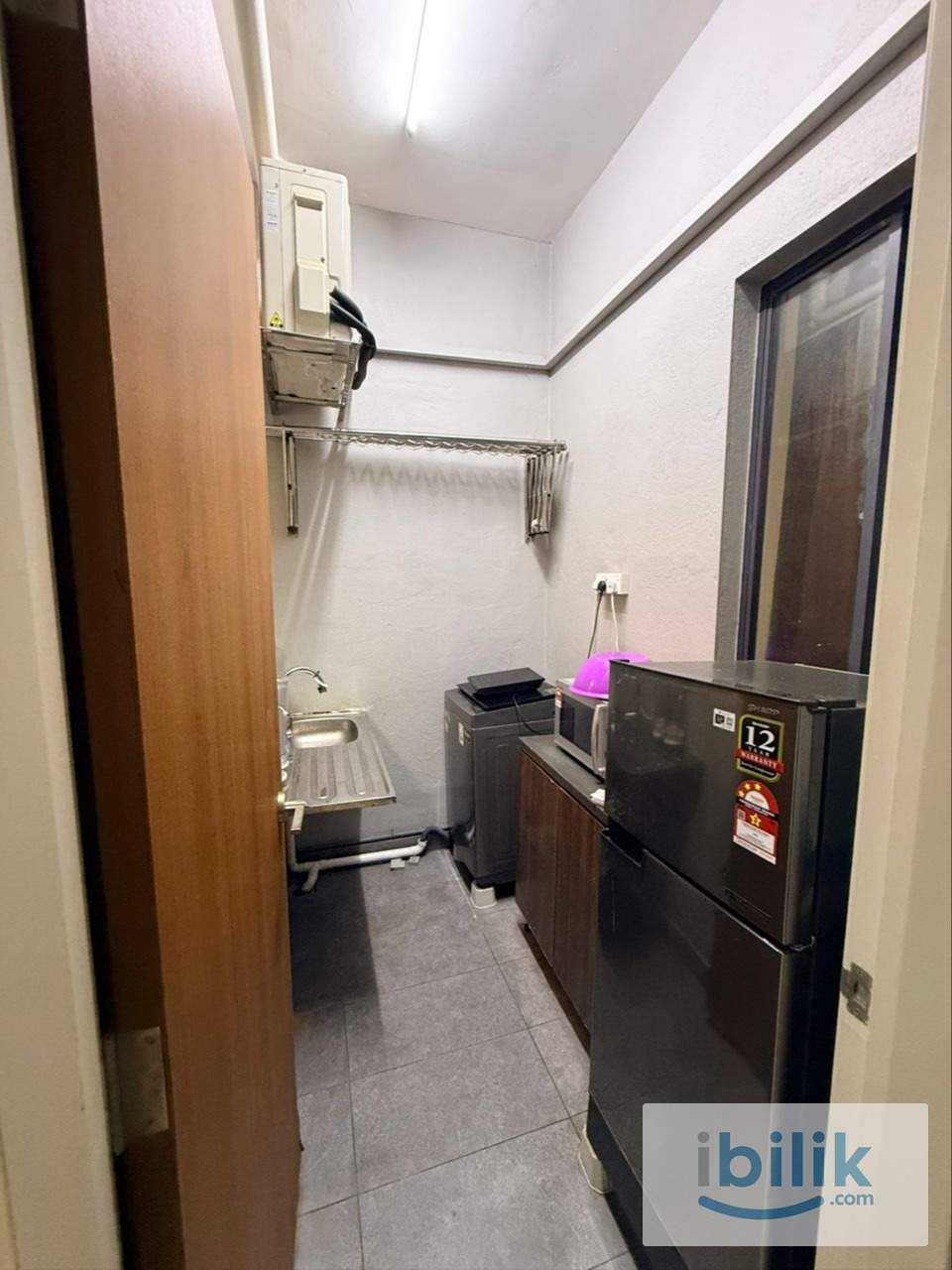 Middle Room with balcony - Image 5