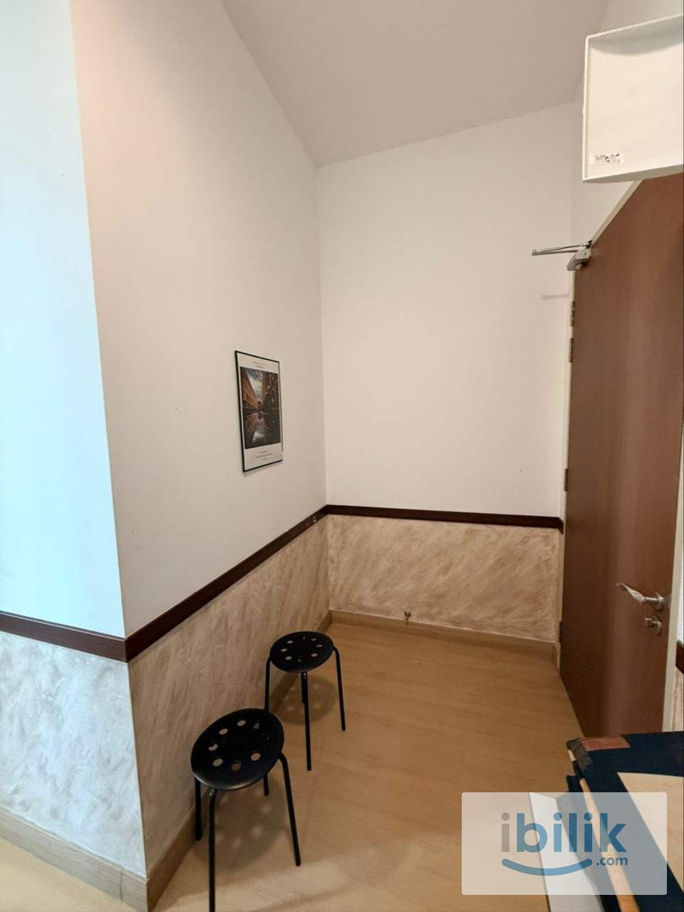 Middle Room with balcony - Image 6