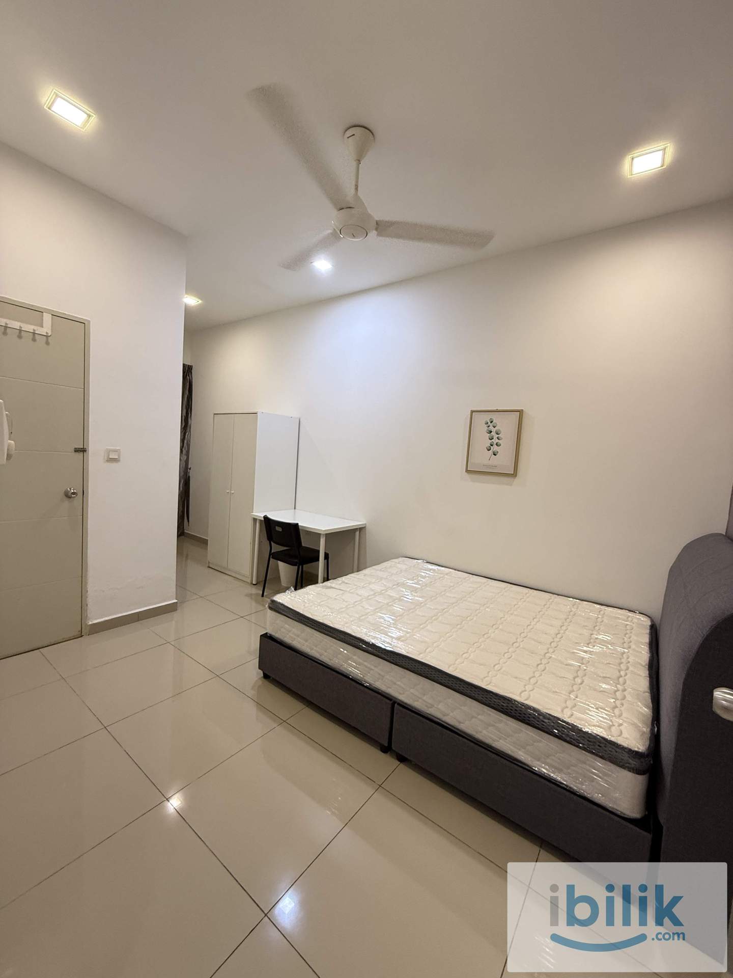 Spacious Middle Room with Attached Bathroom @ Hijayu 3, Bandar Sri Sendayan - Image 1
