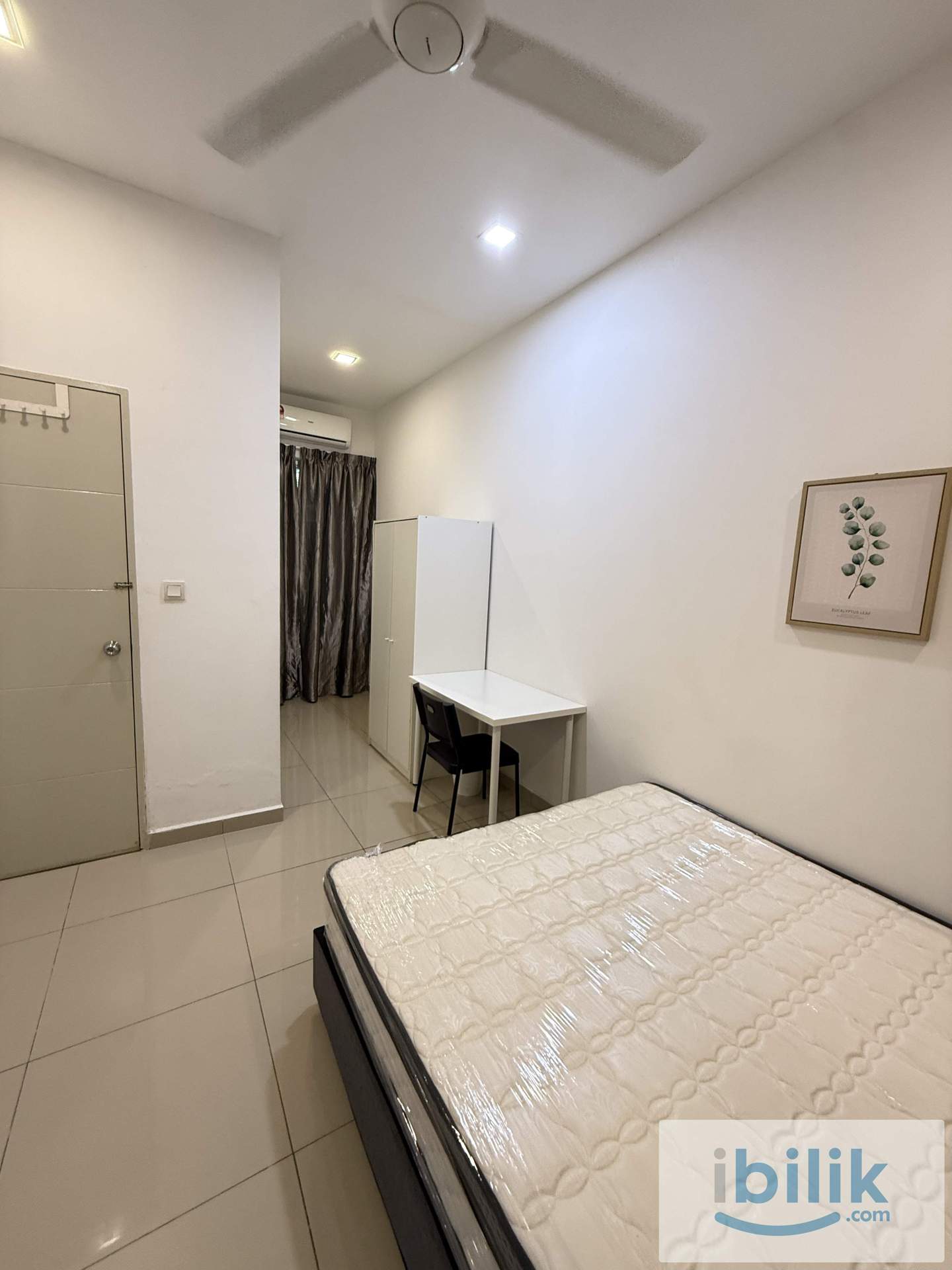 Spacious Middle Room with Attached Bathroom @ Hijayu 3, Bandar Sri Sendayan - Image 2