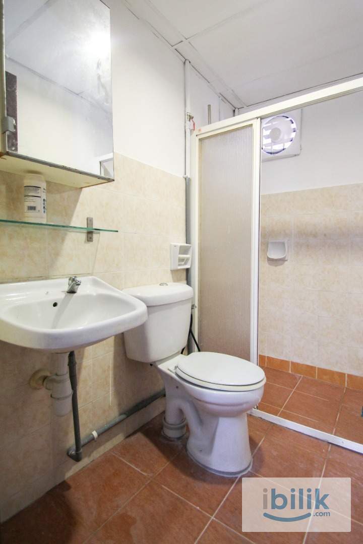 Fully-Furnished Middle Room with A/C & Window for Rent at Sri Putramas - Image 3