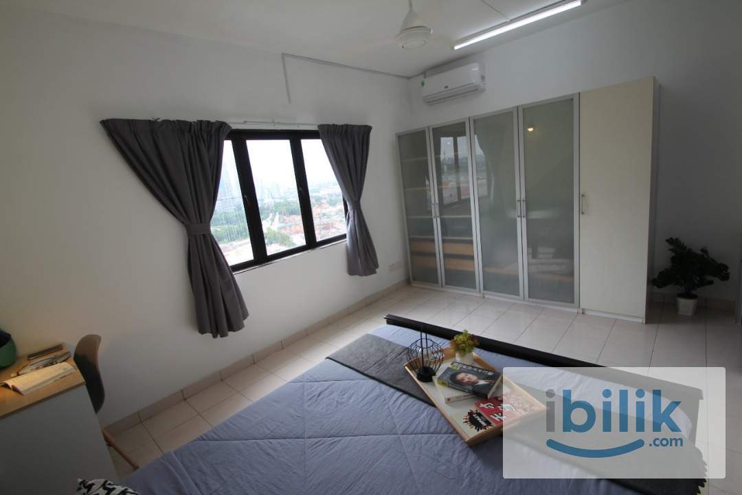 Fully-Furnished Middle Room with A/C & Window for Rent at Sri Putramas - Image 4
