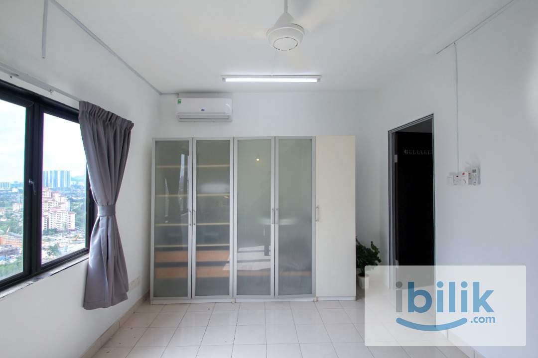 Fully-Furnished Middle Room with A/C & Window for Rent at Sri Putramas - Image 5