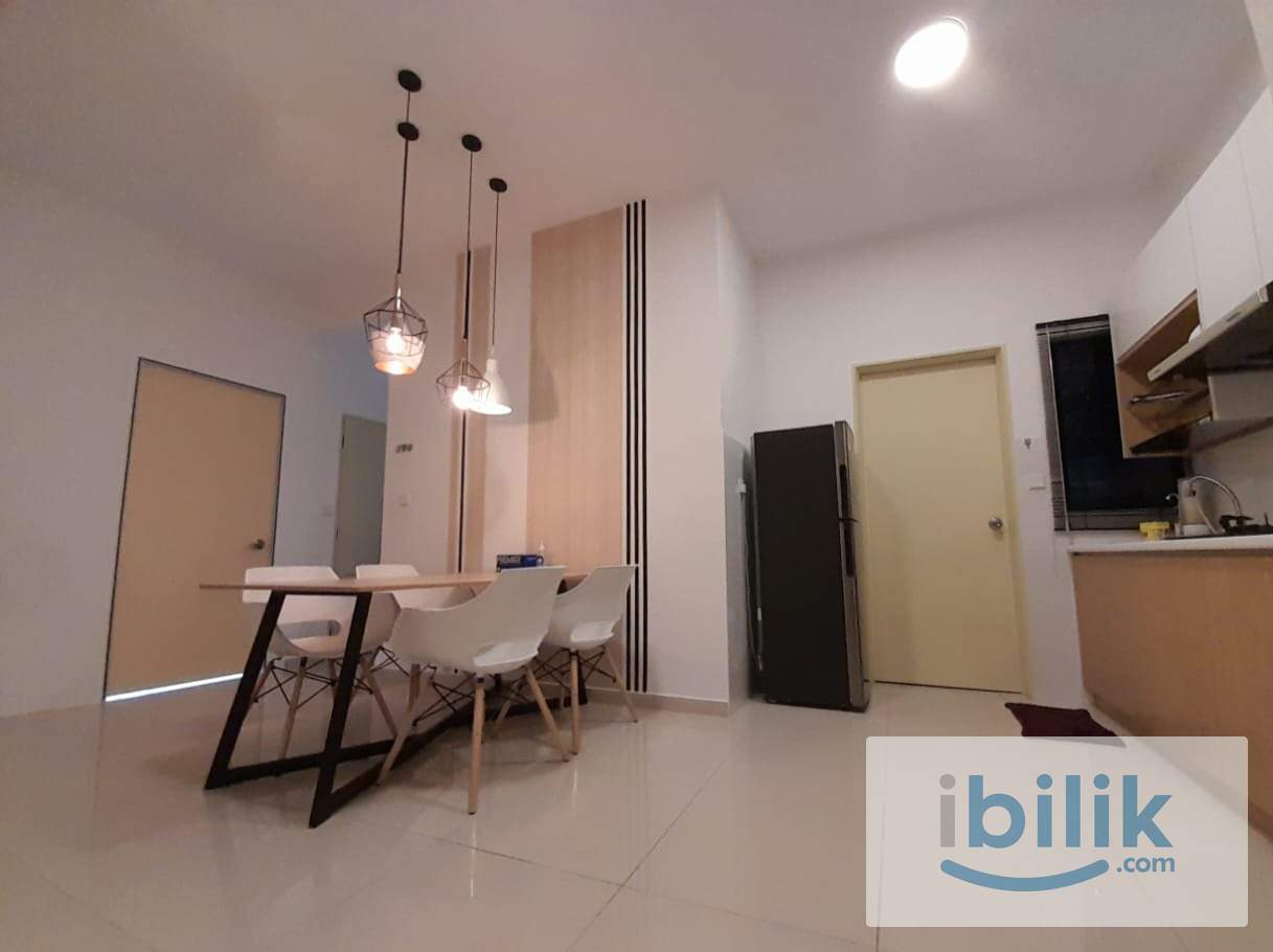 Middle room with balcony - Image 2