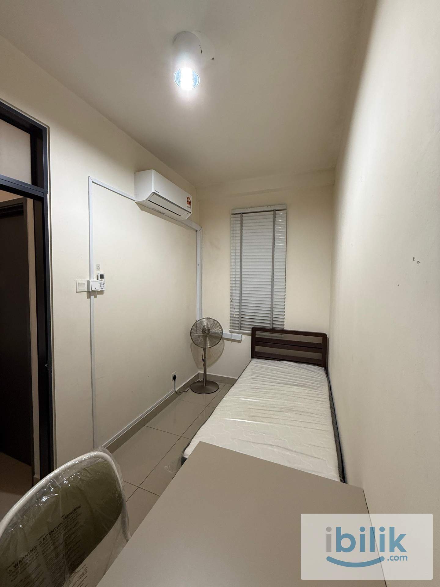 Single Medium Private Room with Aircond and Window - Image 4
