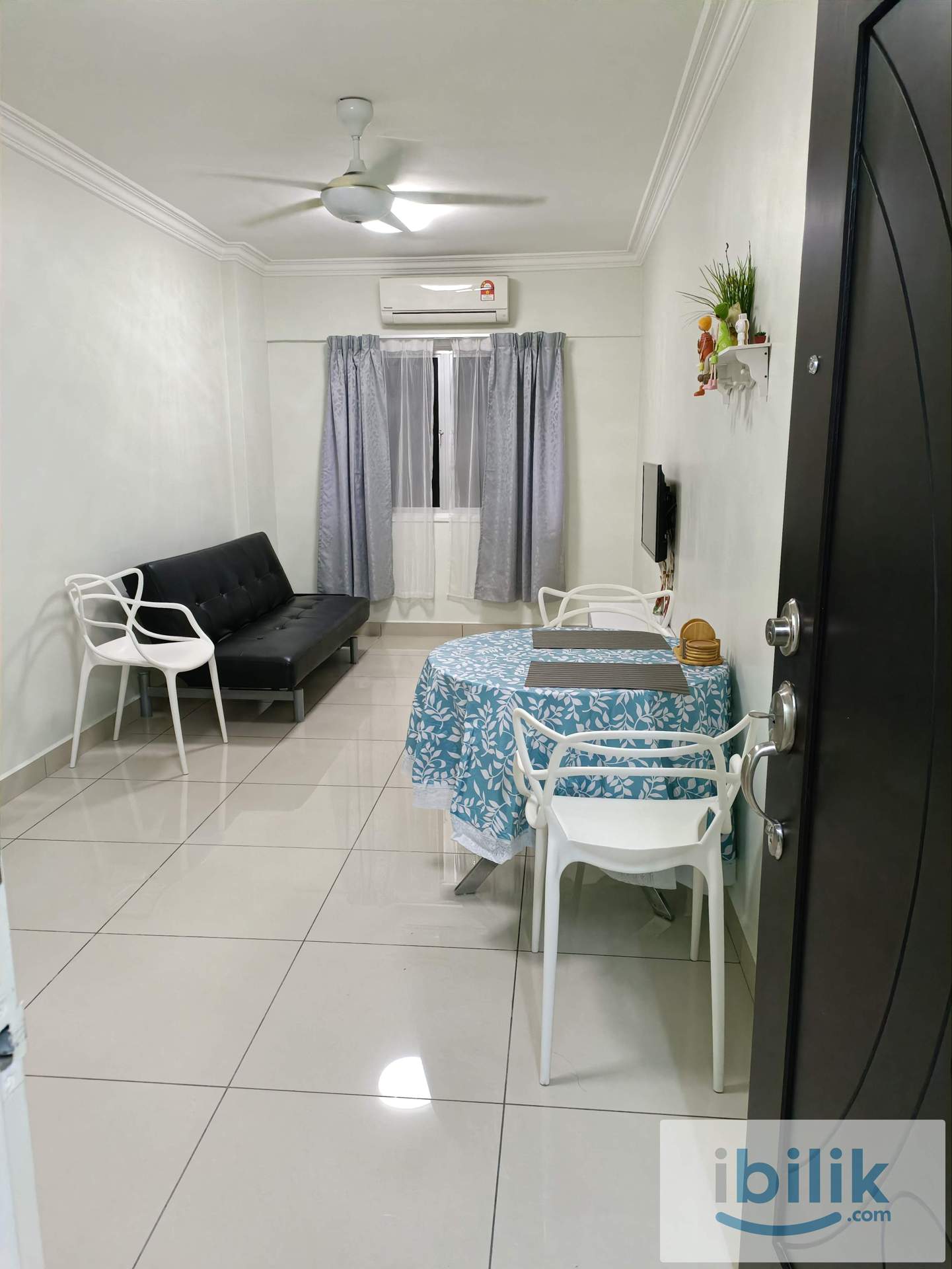 Mid Room To Rent - Image 4