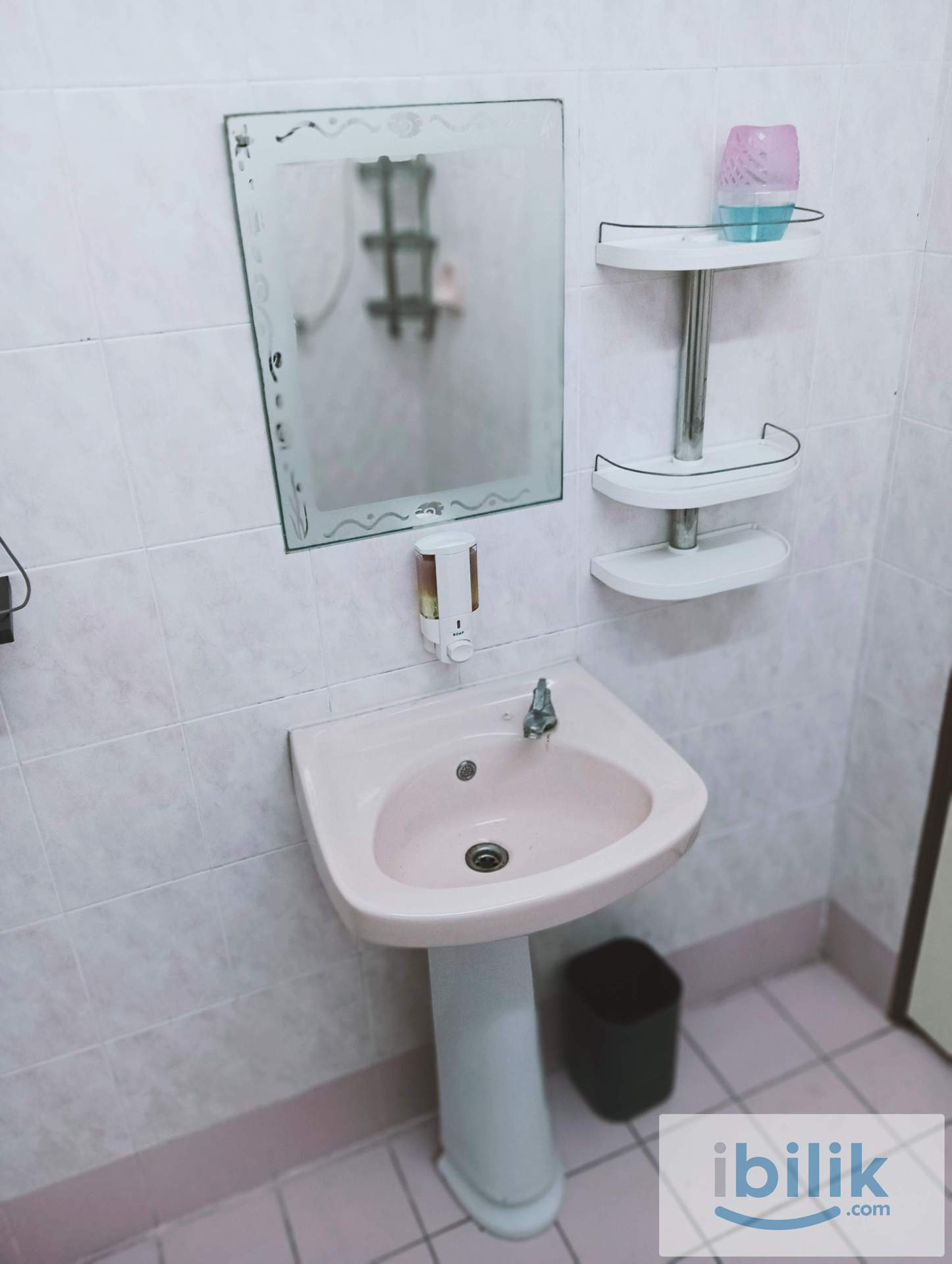Fully Furnished Medium Room @ Bukit Rimau, Kota Kemuning - Image 10